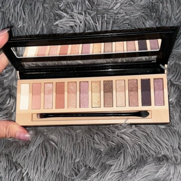 LA Girl Nudes Eyeshadow - Picture 2 of 3